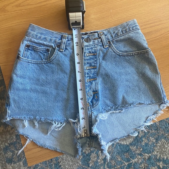 Vintage high waisted light wash denim cut offs - Picture 7 of 7